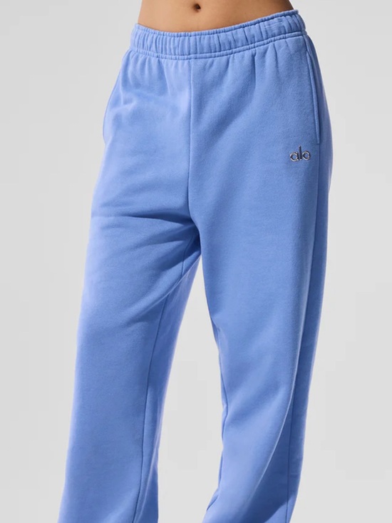 ALO Yoga Pants - ALO Accolade Sweatpant - Crystal Clear
Blue